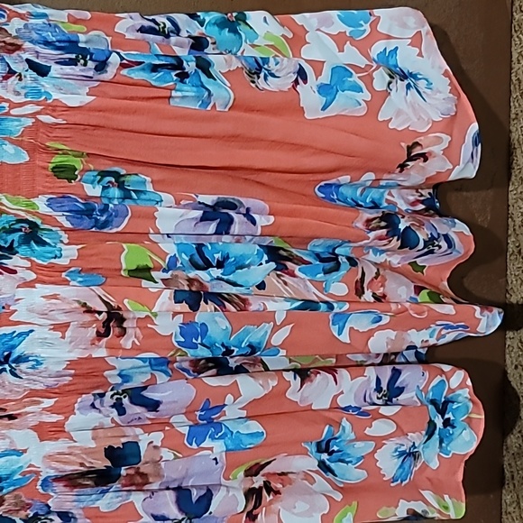 NWT- Spense Floral top - Picture 2 of 8